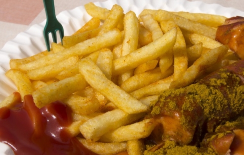 Karrypølse og fritter