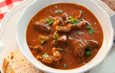 Varmende gullaschsuppe