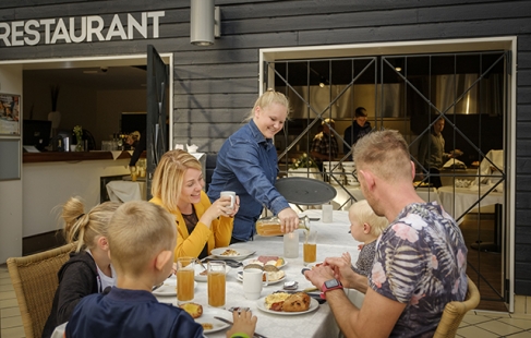 Brunch, bowling & badeland