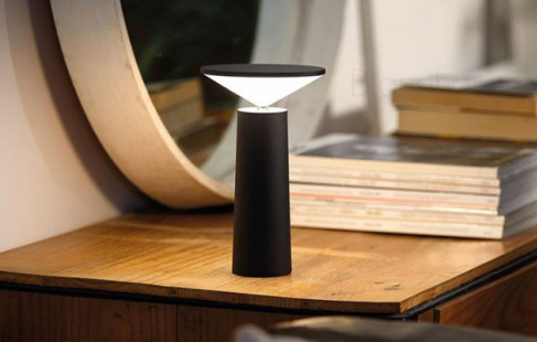 Genopladelig bordlampe