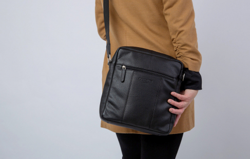Mellemstor crossbody-taske